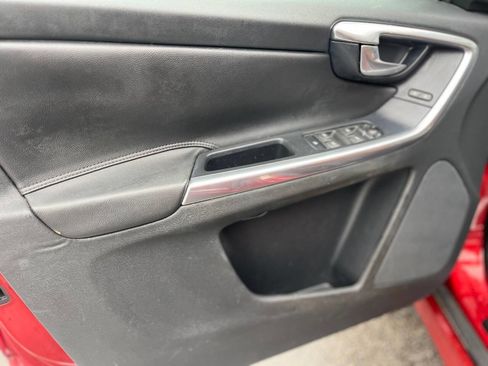 Used 2016 Volvo XC60 T5 Premier w/ Proximity Package image 9