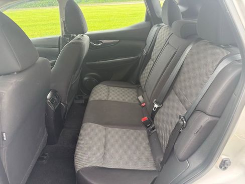 Used 2022 Nissan Rogue Sport SV FWD image 13