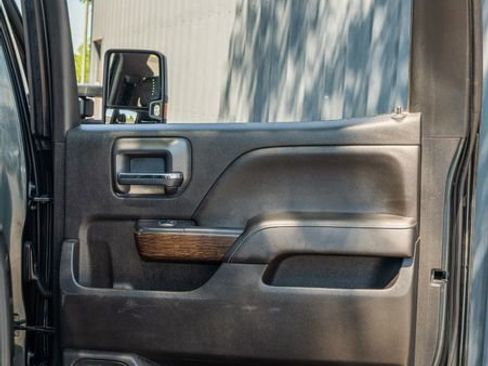 Used 2018 GMC Sierra 2500 Denali w/ Duramax Plus Package AWD/4WD image 38