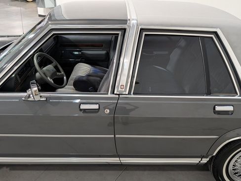 Used 1988 Ford LTD Crown Victoria RWD image 29