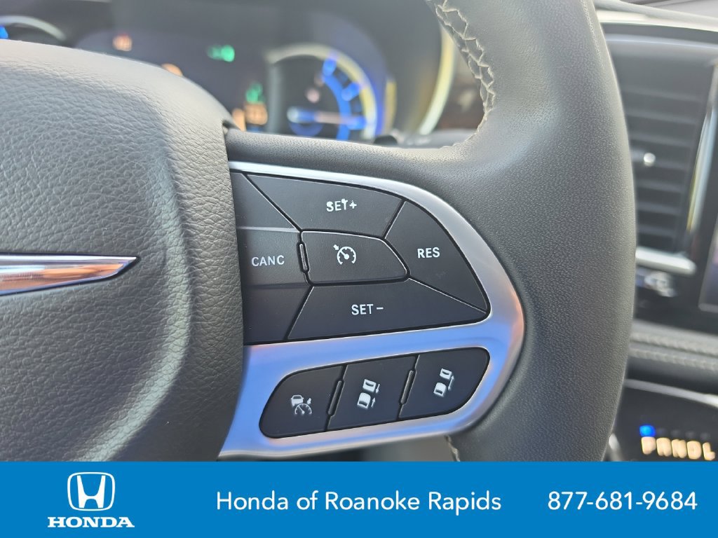 Used 2023 Chrysler Pacifica Limited FWD image 23
