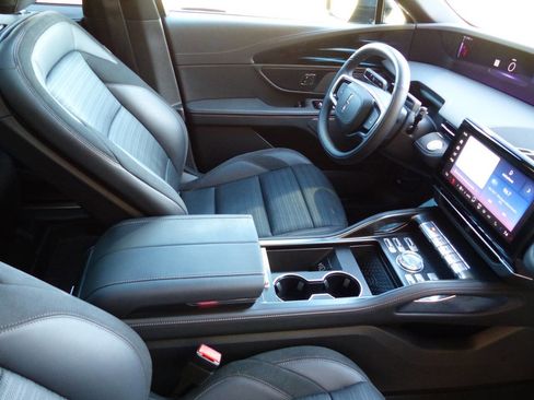 Used 2024 Lincoln Nautilus Reserve w/ Equipment Group 202A AWD/4WD image 30