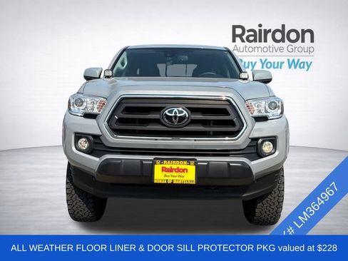 Used 2020 Toyota Tacoma SR5 AWD/4WD image 2