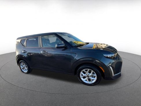 Used 2025 Kia Soul LX w/ LX Technology Package FWD image 2