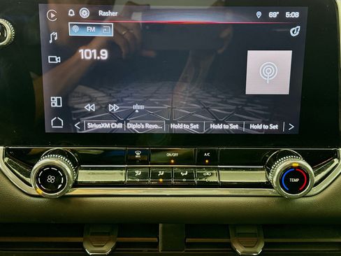 Used 2024 GMC Canyon Elevation image 15