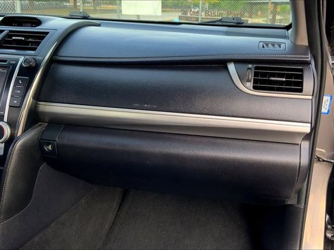 Used 2013 Toyota Camry SE image 18
