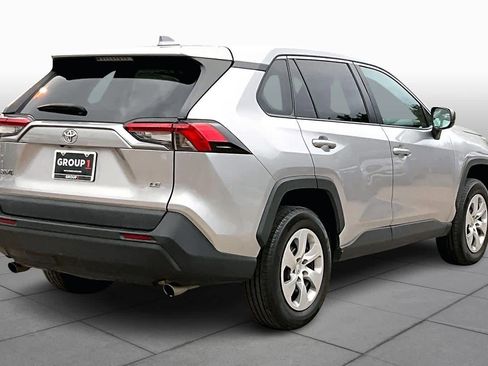 Used 2022 Toyota RAV4 LE image 12