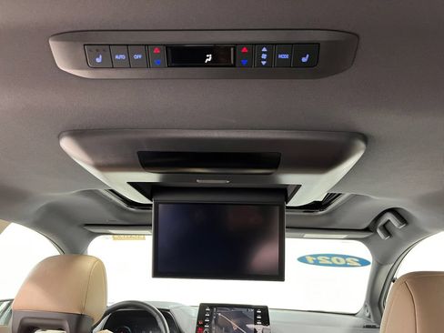 Used 2021 Toyota Sienna AWD image 4