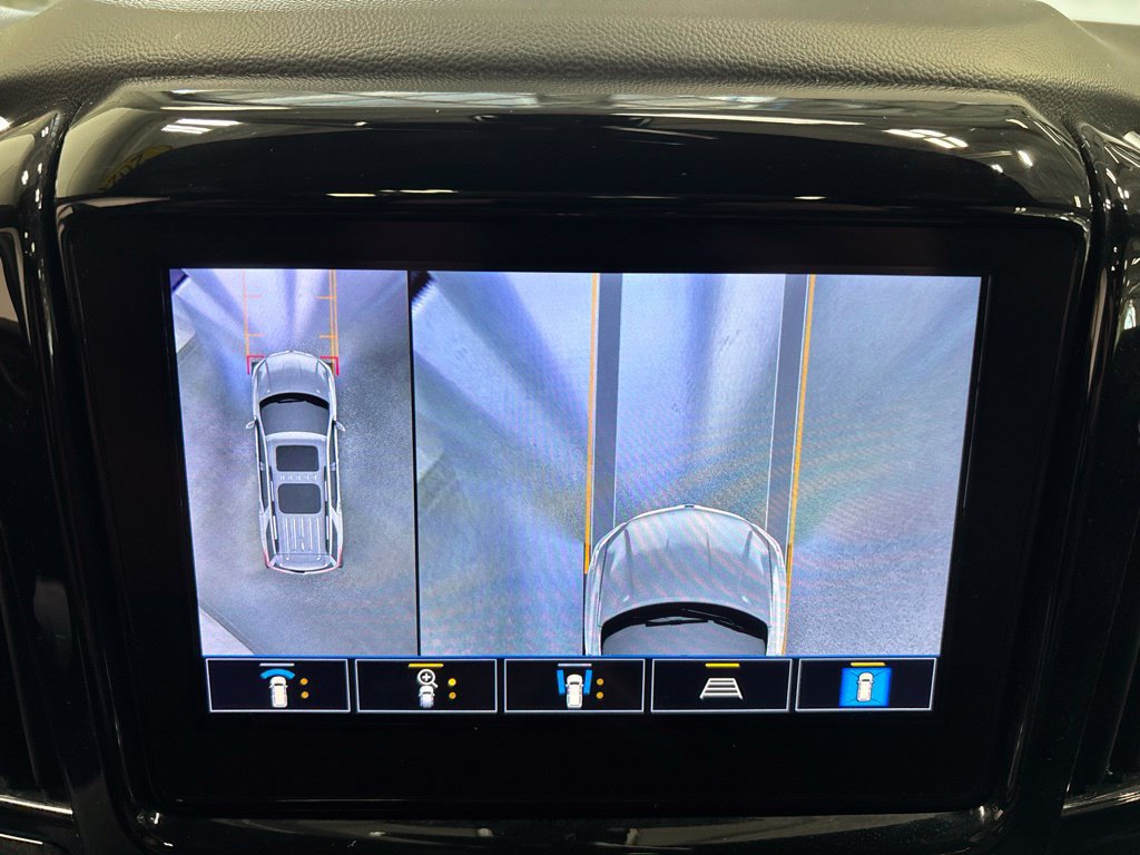 Used 2023 Chevrolet Traverse LT w/ LT Premium Package AWD/4WD image 27