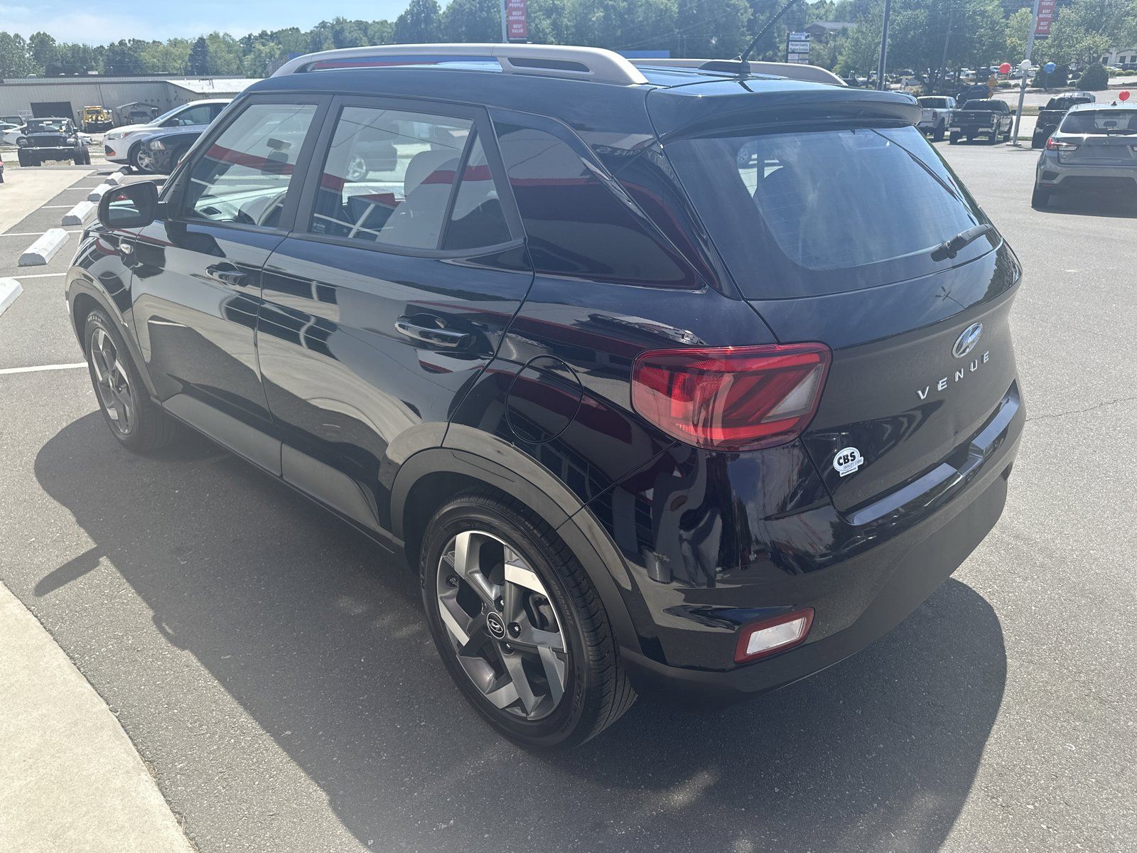 Used 2025 Hyundai Venue SEL FWD image 6