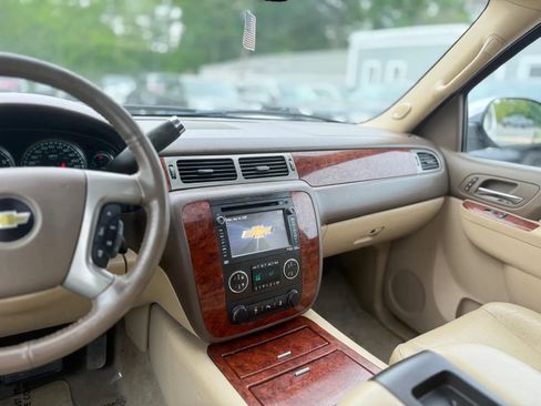 Used 2013 Chevrolet Tahoe LTZ AWD/4WD image 19
