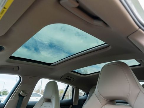 Certified 2025 Porsche Panamera 4 image 31