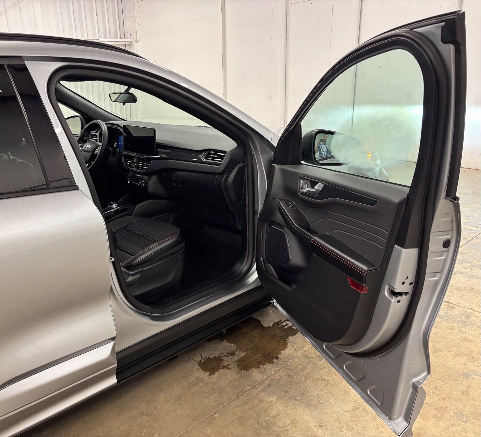 Used 2024 Ford Escape ST-Line w/ Tech Pack #1 FWD image 17