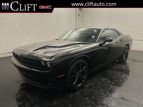 Used 2018 Dodge Challenger SXT w/ Blacktop Package RWD image 1