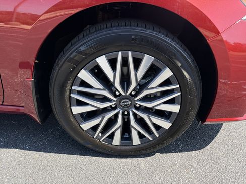 Used 2023 Nissan Altima 2.5 SV w/ SV Premium Package image 12