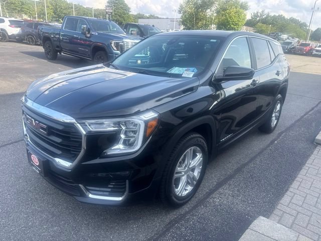 Used 2024 GMC Terrain SLE AWD/4WD image 3