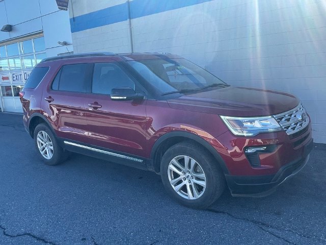 Used 2018 Ford Explorer XLT w/ Equipment Group 202A AWD/4WD image 3