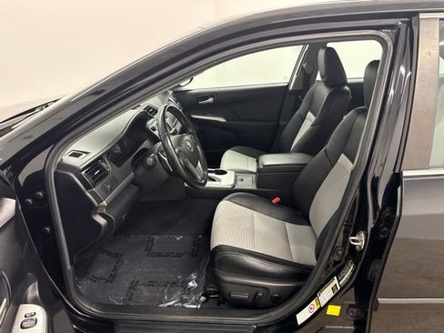 Used 2014 Toyota Camry SE FWD image 13