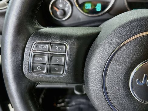 Used 2018 Jeep Wrangler Unlimited Rubicon w/ Connectivity Group AWD/4WD image 18