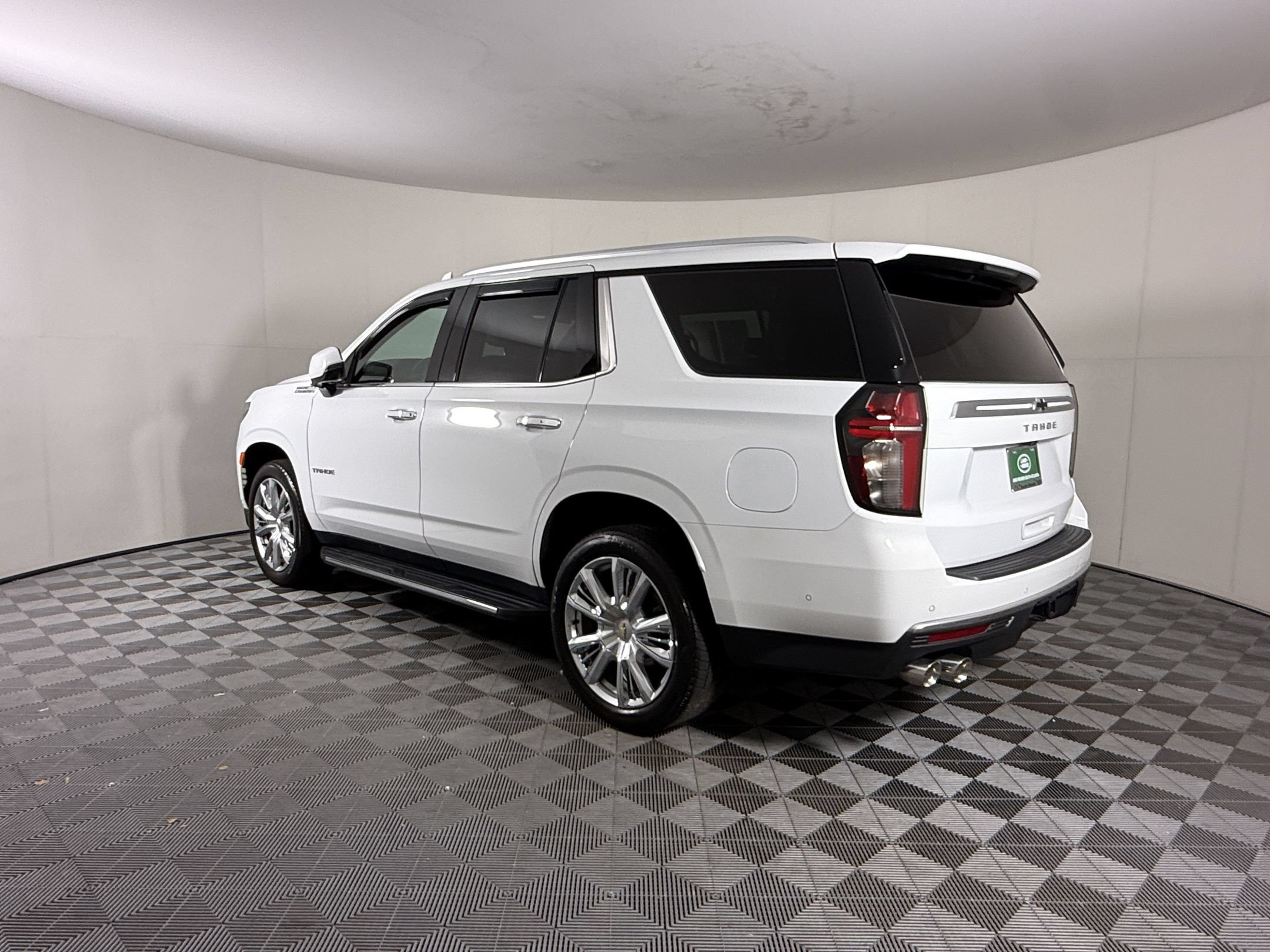 Used 2023 Chevrolet Tahoe High Country w/ Advanced Technology Package AWD/4WD image 3