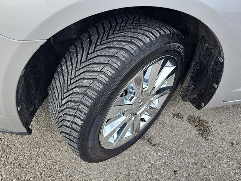 Used 2010 Lincoln MKZ image 31