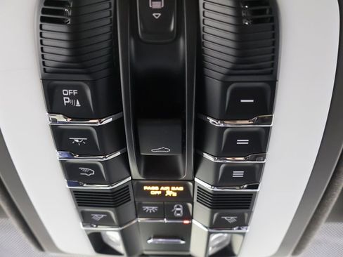 Used 2017 Porsche Cayenne GTS image 10