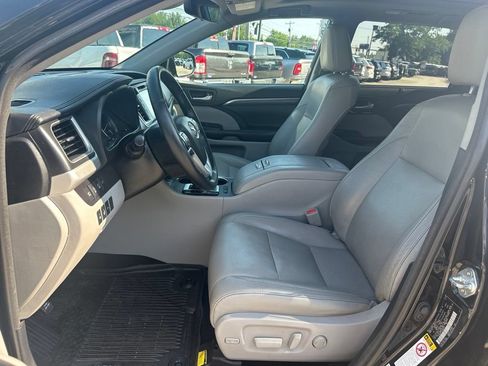 Used 2018 Toyota Highlander Limited Platinum w/ Carpet Mat Package (TMS) AWD/4WD image 13