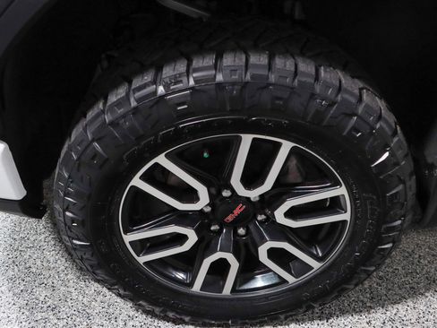 Used 2025 GMC Sierra 1500 AT4 w/ AT4 Preferred Package AWD/4WD image 12