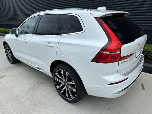 Used 2023 Volvo XC60 T8 Ultimate image 3