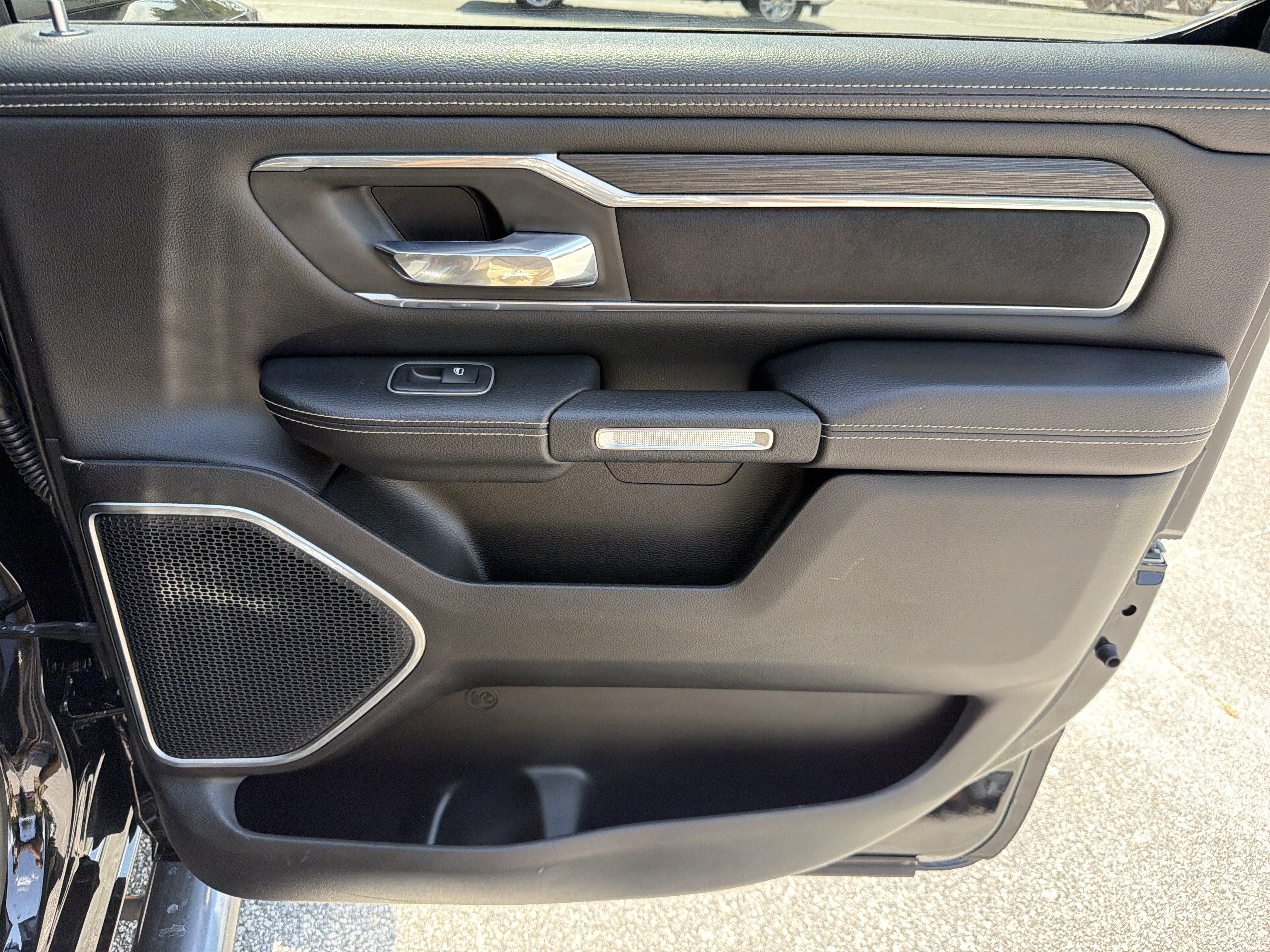 Used 2023 RAM 1500 Laramie RWD image 17