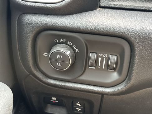 Used 2019 RAM 1500 Big Horn AWD/4WD image 8