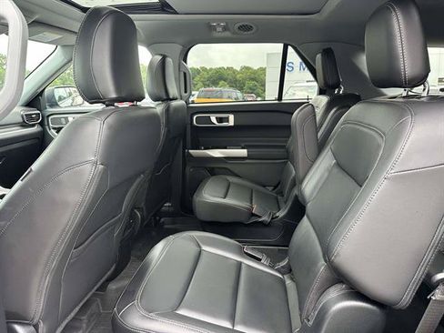 Used 2023 Ford Explorer XLT w/ Equipment Group 202A AWD/4WD image 10