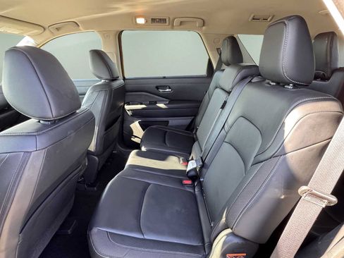 Used 2023 Nissan Pathfinder SL AWD/4WD image 15