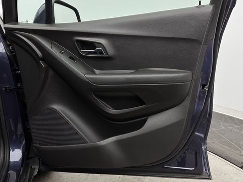Used 2018 Chevrolet Trax LS image 30