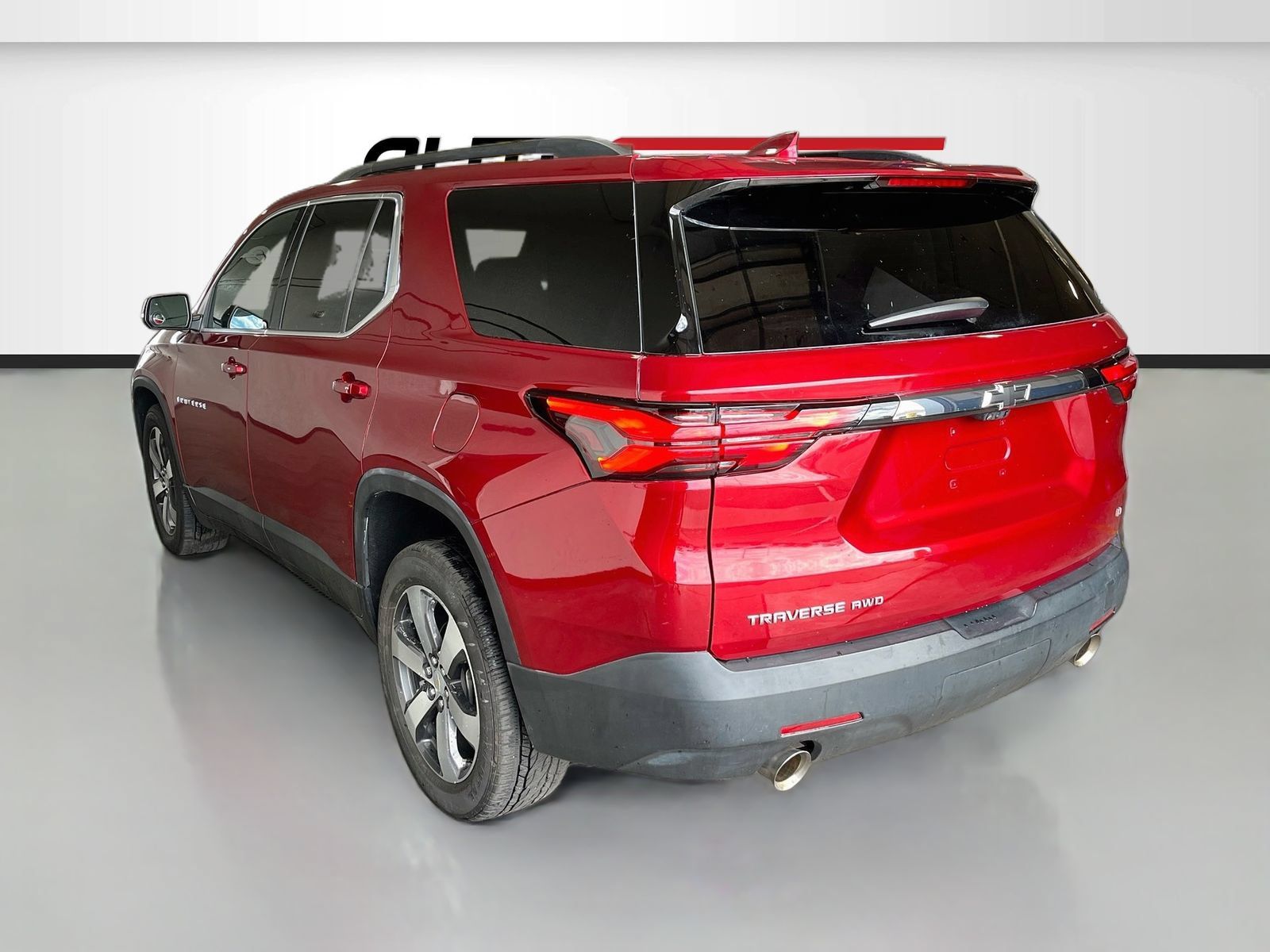 Used 2023 Chevrolet Traverse LT w/ LT Premium Package AWD/4WD image 5