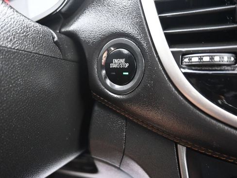 Used 2019 Chevrolet Trax LT w/ LT Convenience Package FWD image 19