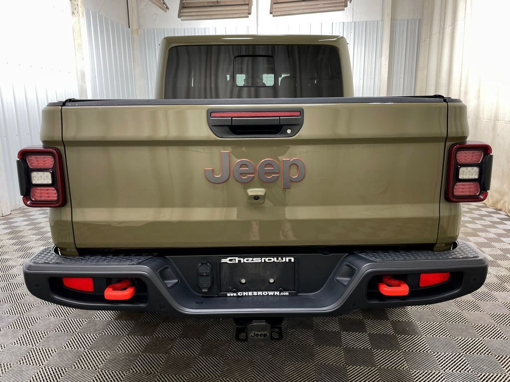Used 2025 Jeep Gladiator Mojave w/ Safety Group AWD/4WD image 18