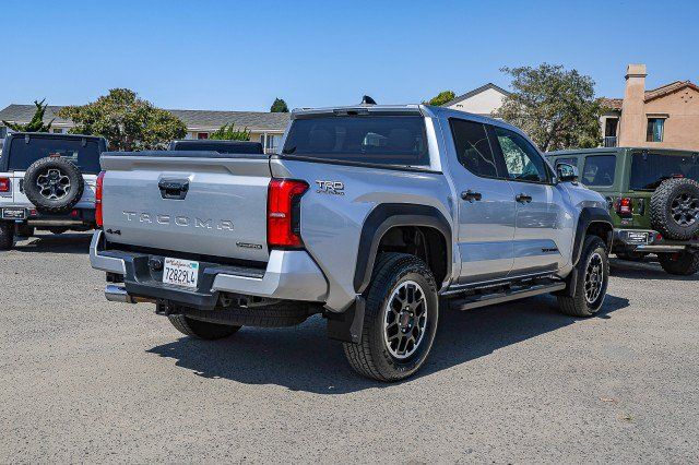 Used 2025 Toyota Tacoma TRD Off-Road AWD/4WD image 4