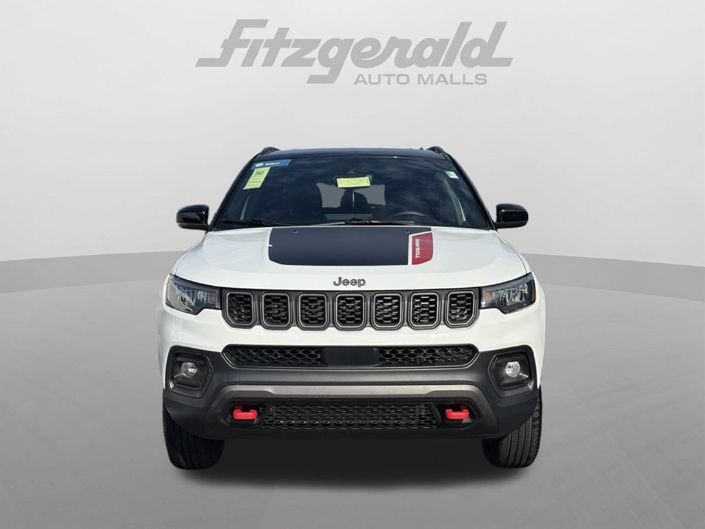 Used 2024 Jeep Compass Trailhawk AWD/4WD image 2
