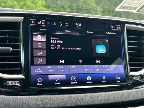 Used 2023 Chrysler Pacifica Touring-L FWD image 31