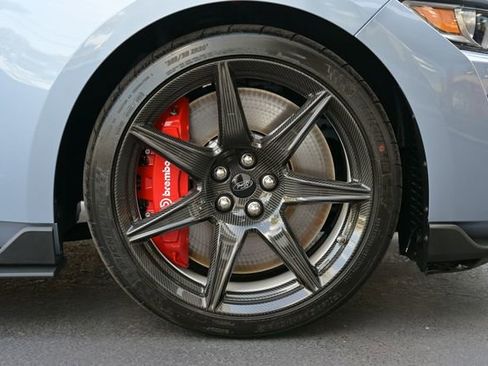 Used 2022 Ford Mustang Shelby GT500 w/ Carbon Fiber Track Pack image 18