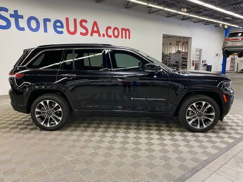 Used 2023 Jeep Grand Cherokee Overland w/ Luxury Tech Group IV AWD/4WD image 12