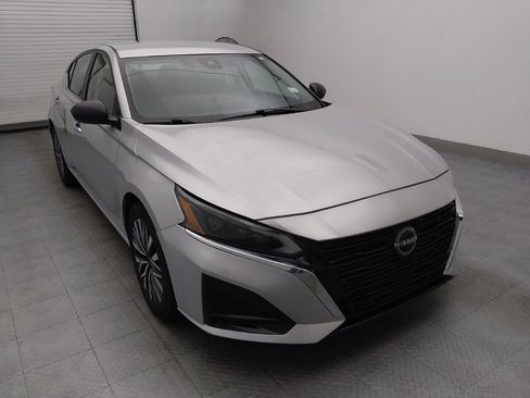 Used 2024 Nissan Altima 2.5 SV image 13