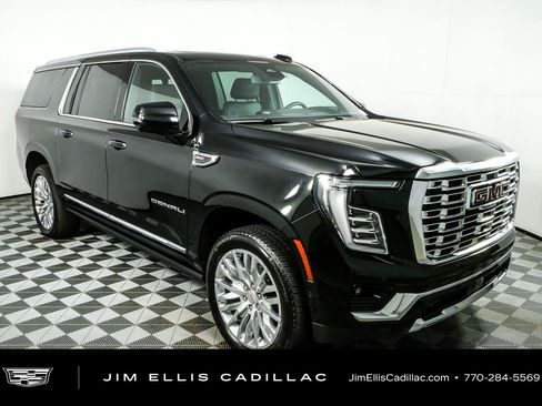 Used 2025 GMC Yukon XL Denali w/ Sun & Power Step Package AWD/4WD image 1