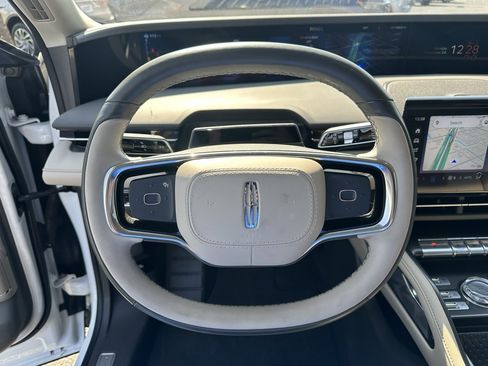 Used 2024 Lincoln Nautilus Premier image 13