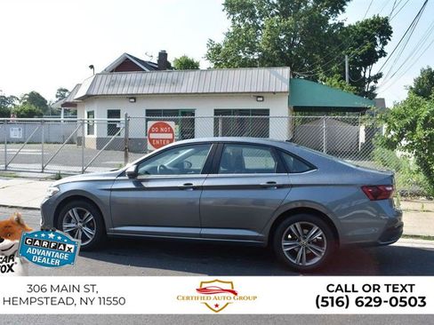 Used 2025 Volkswagen Jetta SE FWD image 5