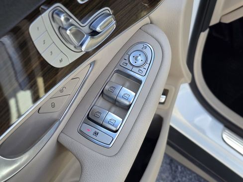 Used 2019 Mercedes-Benz GLC 350e 4MATIC w/ Premium Package image 18