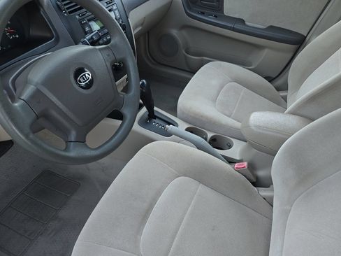 Used 2005 Kia Spectra EX FWD image 11