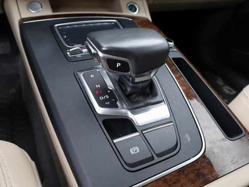 Used 2018 Audi Q5 2.0T Premium Plus w/ Premium Plus Package image 27