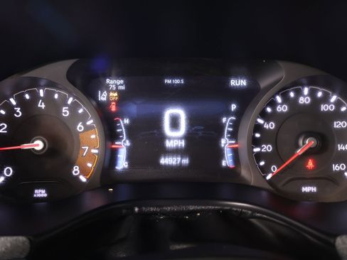 Used 2025 Jeep Compass Latitude AWD/4WD image 4